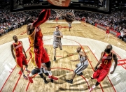 开云体育平台APP-赛道与球场，上海队鏖战爵士背后的F1式年度争冠启示