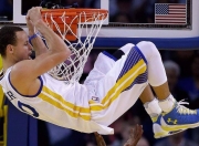 开云在线直播-橙衣风暴中的定海神针，孔德无争议全场最佳，荷兰险胜马里背后的战术密码