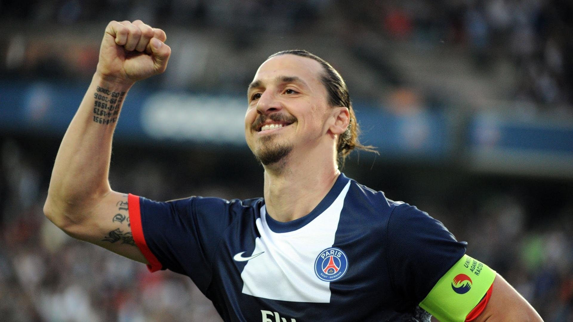 范戴克状态火热，莱比锡红牛鏖战塞维利亚的战术博弈与精神较量